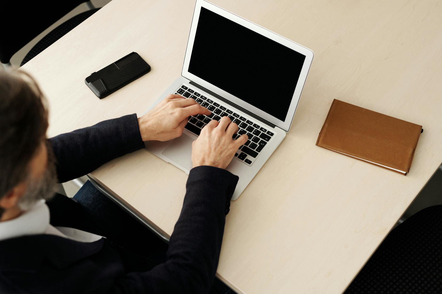 超軽量モバイルノートPC比較:持ち運びやすさで選ぶならコレ!