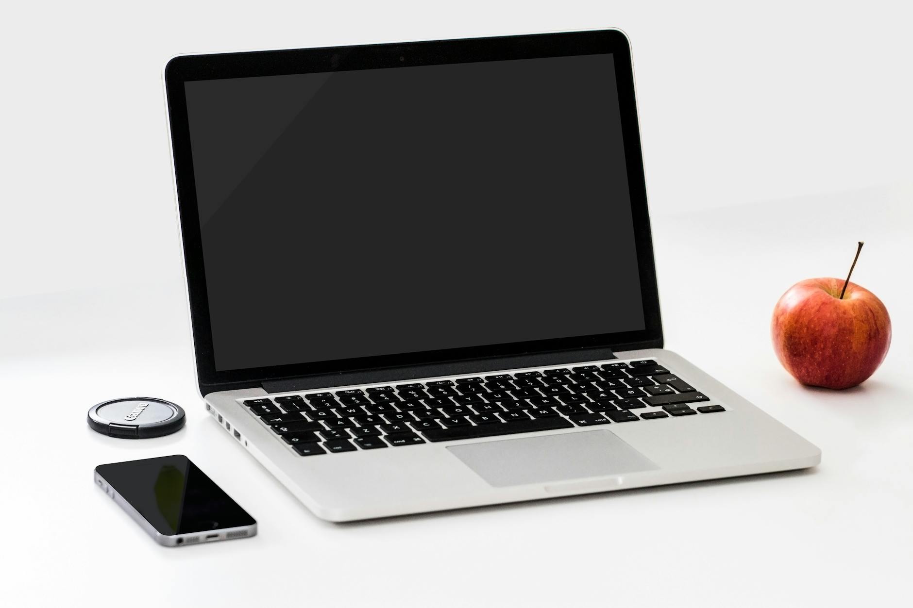 徹底比較!MacBook Air M3 vs 最新Windowsモバイルノート:あなたに合うのはどっち?